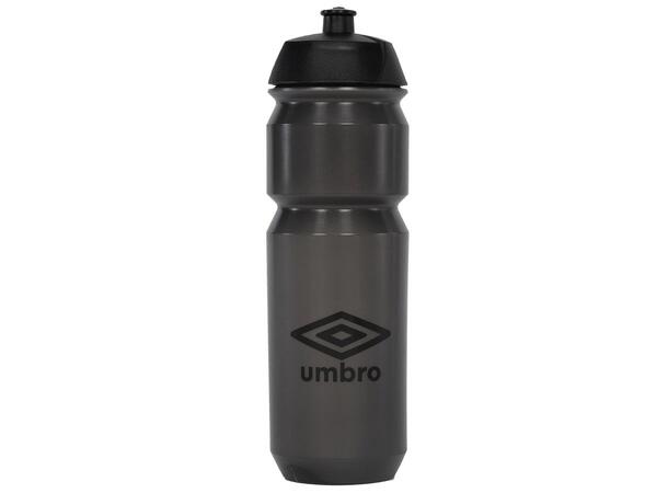 UMBRO Core Water Bottle Sort/Sort 0,75L Drikkeflaske i plast med logo